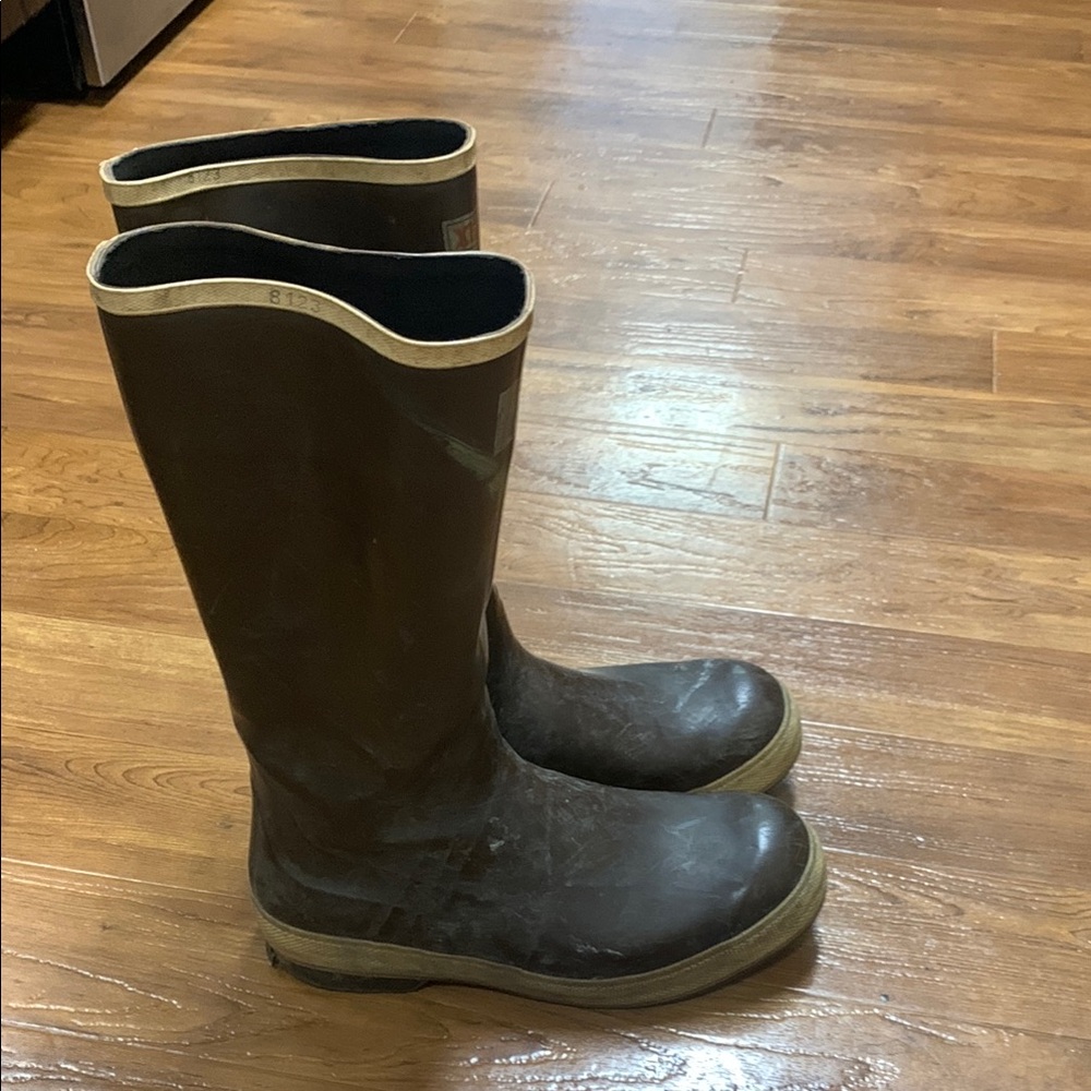 Xtratuf Brown Rubber Rain Boots with Tan Trim